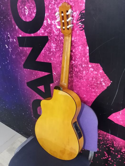 Эл акустическая гитара нейлон для соло и бардов.