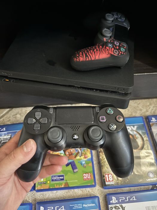 PS4 Slim 1 TB + 2 контролера + 10 игри