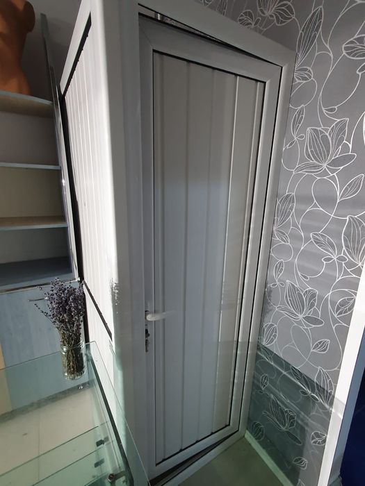 Vând mobila pentru magazin de haine