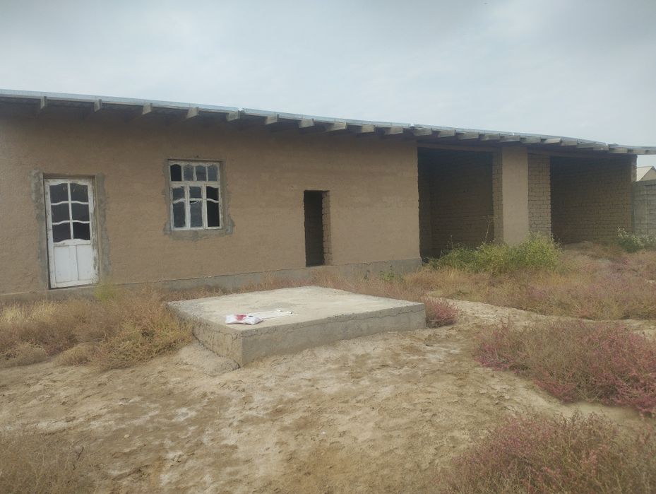 Qashqadaryo viloyati qarshi shahrida 6 xonali uy sotiladi