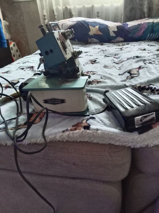 Продам машинку оверлог