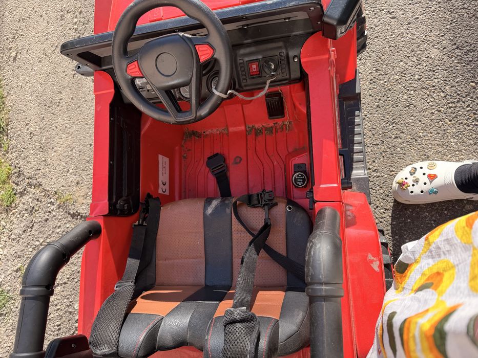 Masinuta eletrica pentru copii…