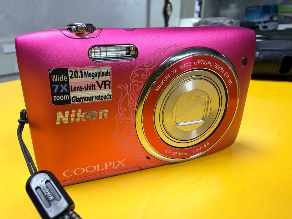 Фотоапарат Nikon COOLPIX S3500 20.1 MP Digital Camera with 7x Zoom
