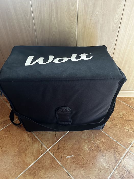 Черная сумка Wolt