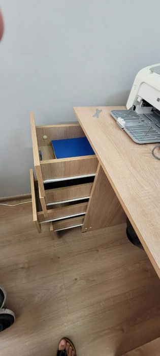 Продам шкаф,  столы и стулья