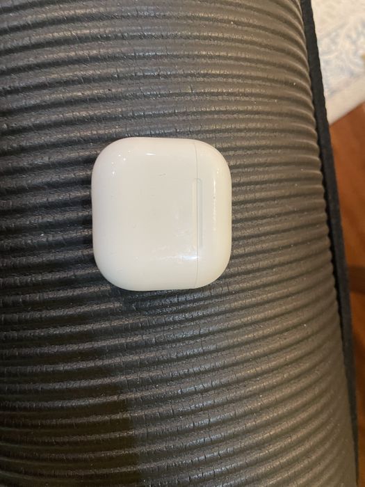 Наушники AirPods 4