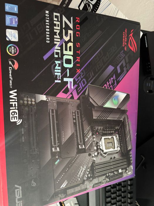 Asus Rog Strix  Z590-F Gaming WIFI + Intel Core i7 11700KF