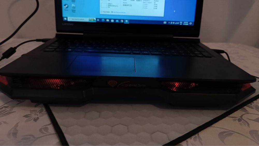 Vand laptop lenovo ideapad 700 + Cooling Pad genesis ( PRETUL ESTE NEGOCIABIL)