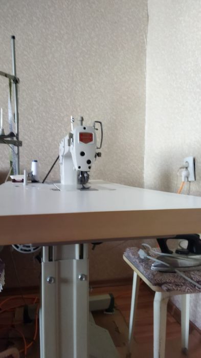 Продам швейную машину