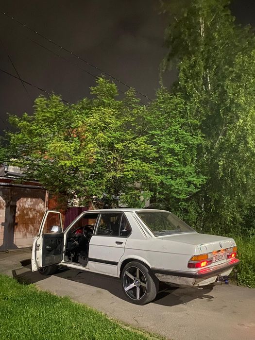 Продам BMW e 28 .