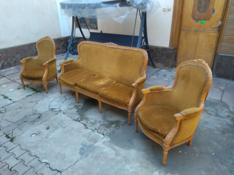 Антикварный комплект мягкой мебели. Европа.
