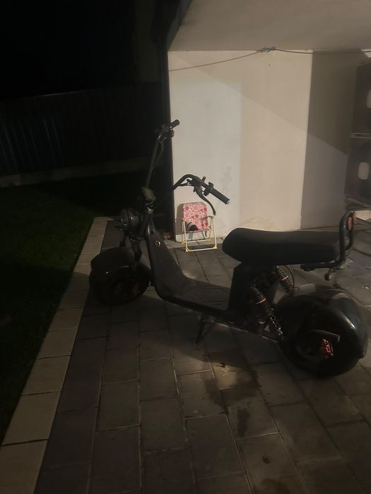 Mașina automată cu volan pe dreapta