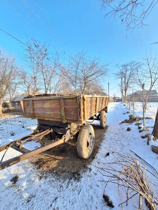 Vând tractor U650 + remorcă