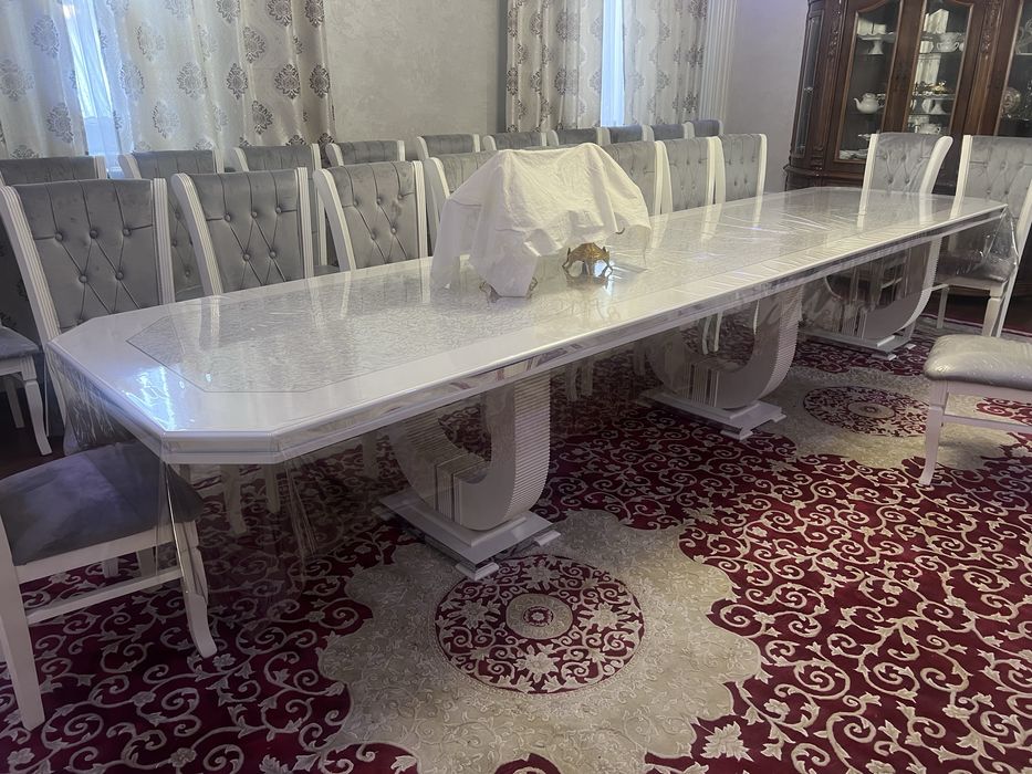 Продается стол и стулья