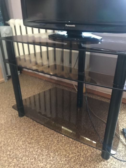 Тумба стеклянная  под телевизор