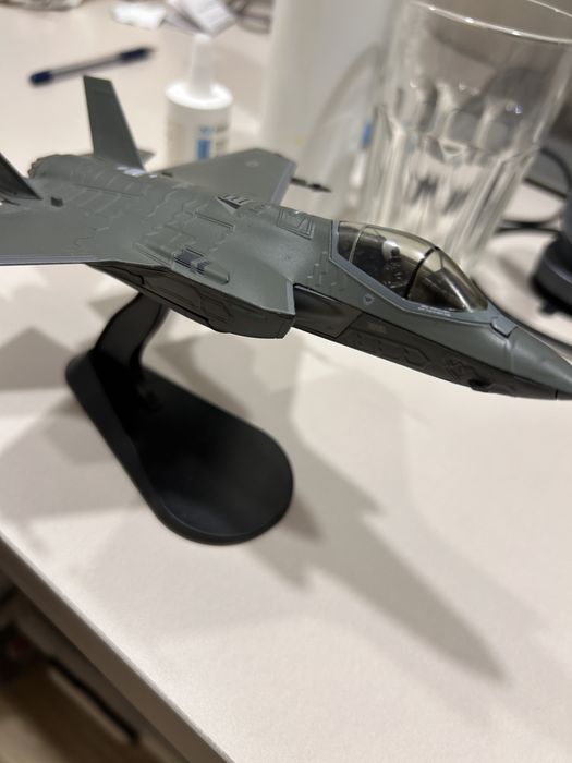 Модель самолета f-22