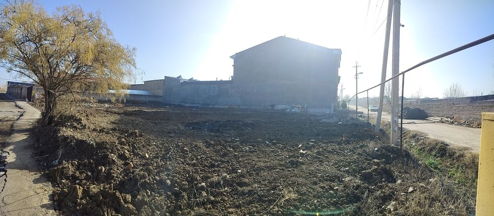 Хасанбой, 7.7 сот. Постдан 2.4 км ичкарига. Тинч махалла.