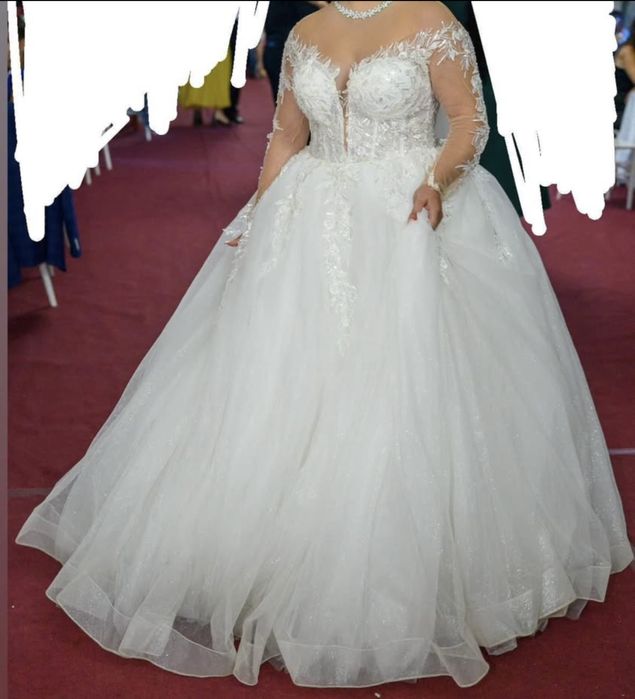 Vand rochie de mireasa + crinolina 7 cercuri , marime 44