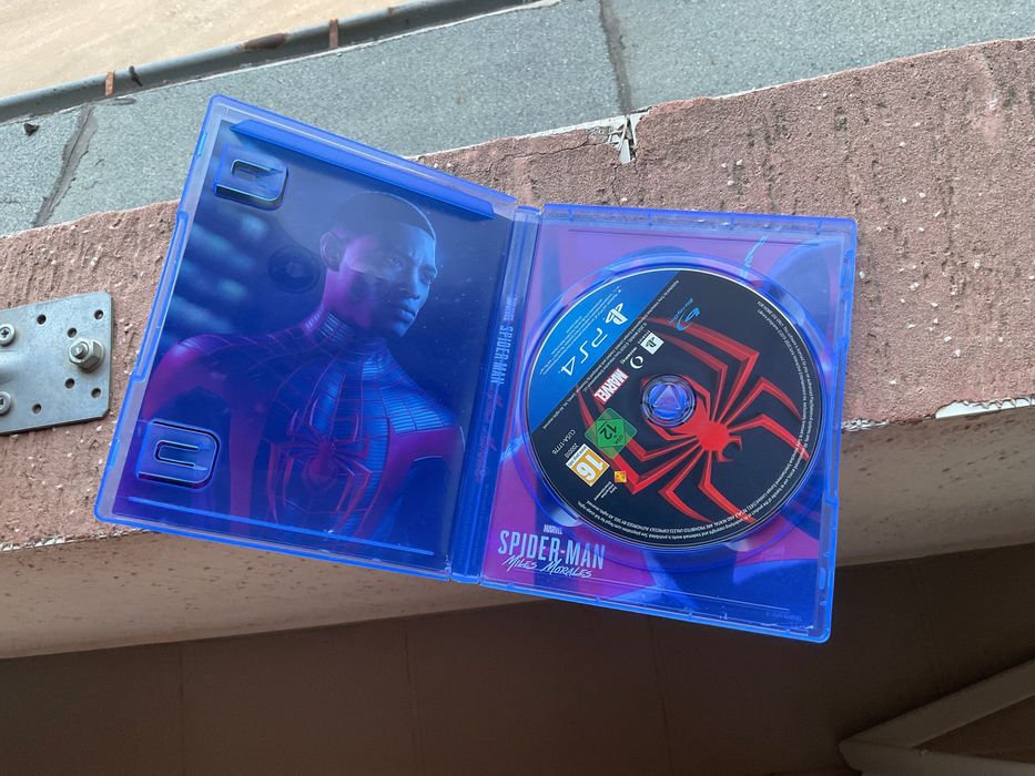 Игра за конзола за ps4 spider man miles morales