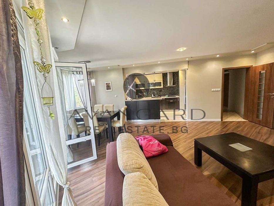 Продава се Тристаен апартамент в Пловдив, Кючук Париж - 106 кв.м за 2076 €/кв.м - Снимка #2