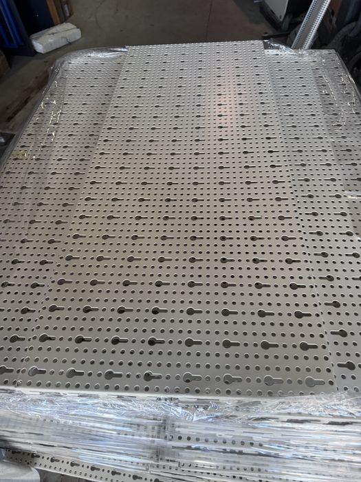 Перфорирани гърбове за куки немски