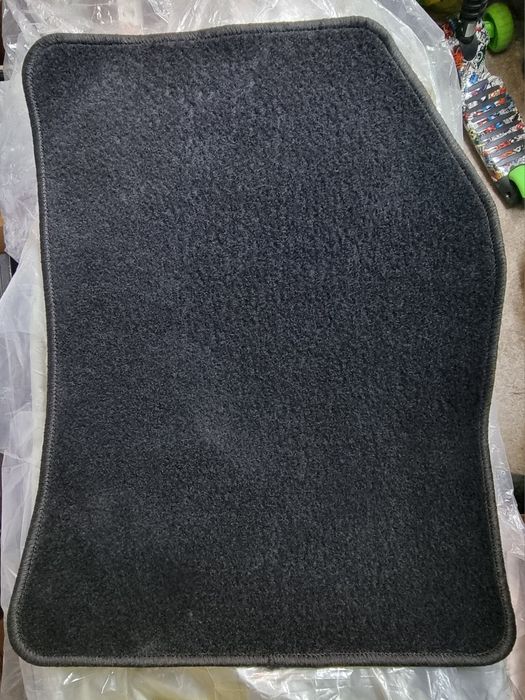 ОРИГИНАЛНИ текстилни стелки за Peugeot 5008