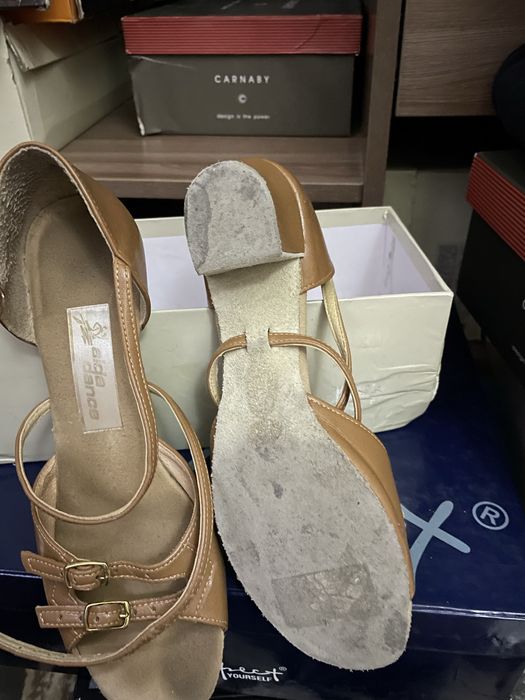 Продам кожаные босоножки для танцев