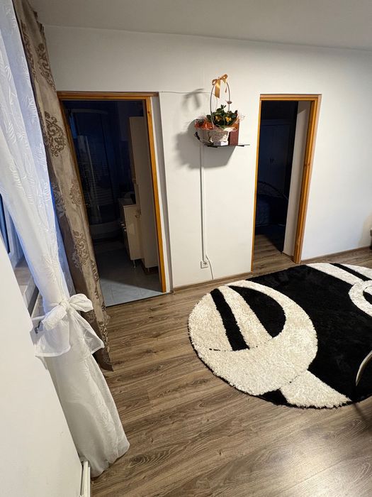 Închiriez apartament