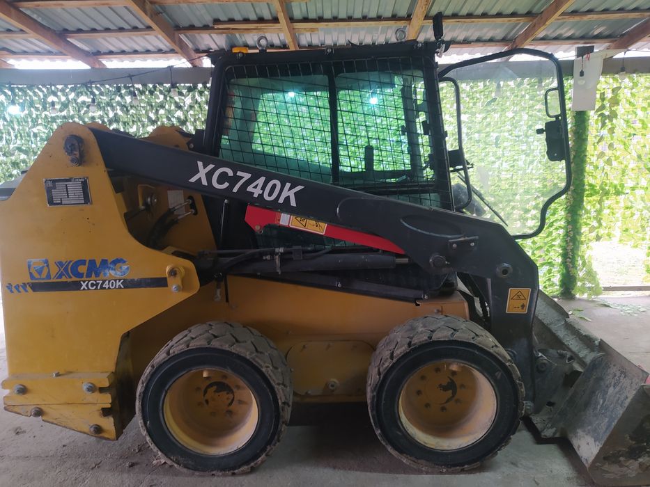 Мини погрузчик XCMG XC740K