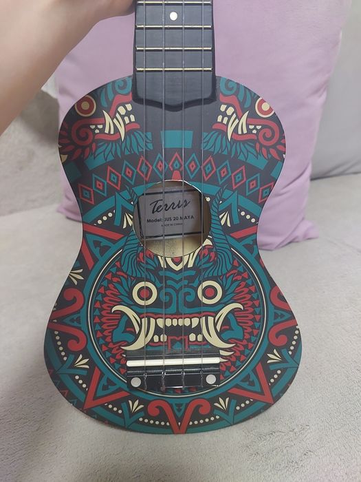 продаю укулеле сопрано почти новое