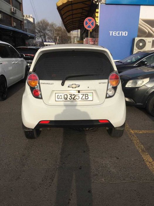 Продаётся Spark,белого цвета,2012 года.