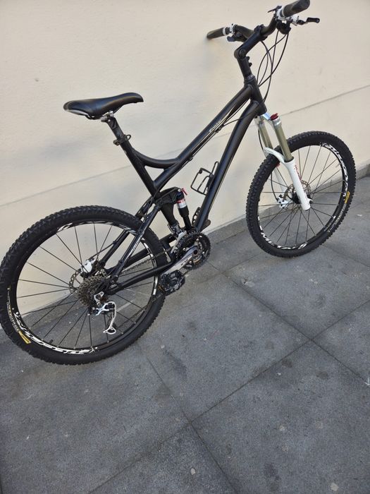 Bicicleta full suspension