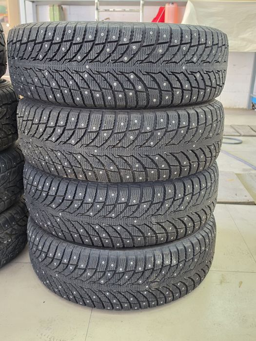 Freedom Drive North Claw 225/65 R17 102 T