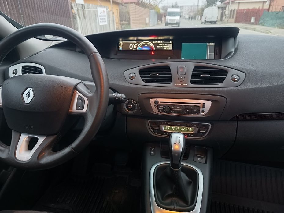 Vând Renault gran  scenic 2013