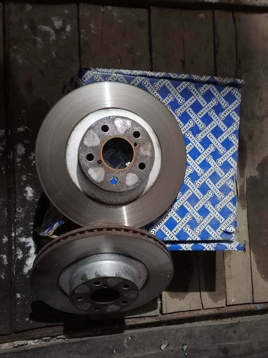 Продам переднии тормозные диски