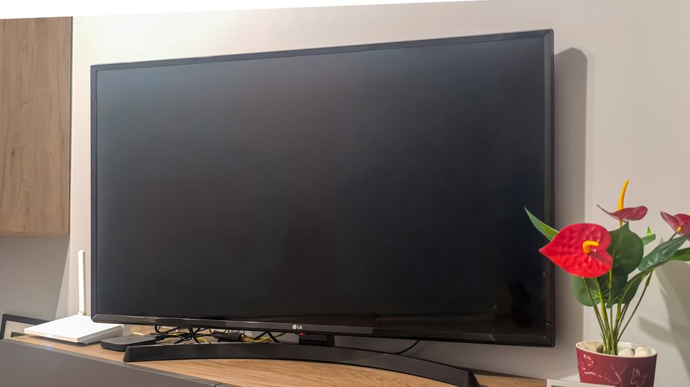 Смарт ТВ - LG 42"
