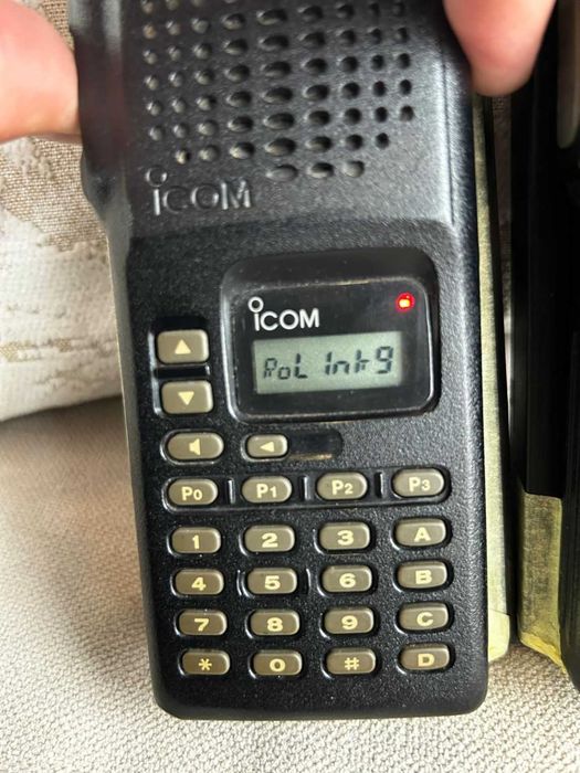 Vând 2 stații portabile Icom IC-F3 profesionale VHF