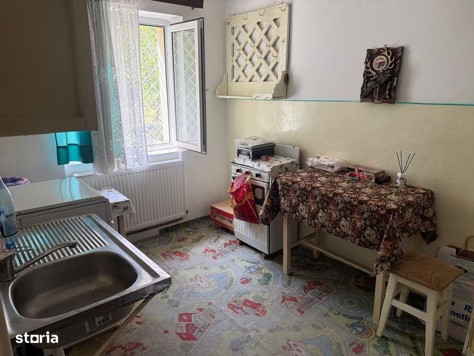 Vanzare apartament 4 camere, modificat, Targoviste, micro 9, et.1