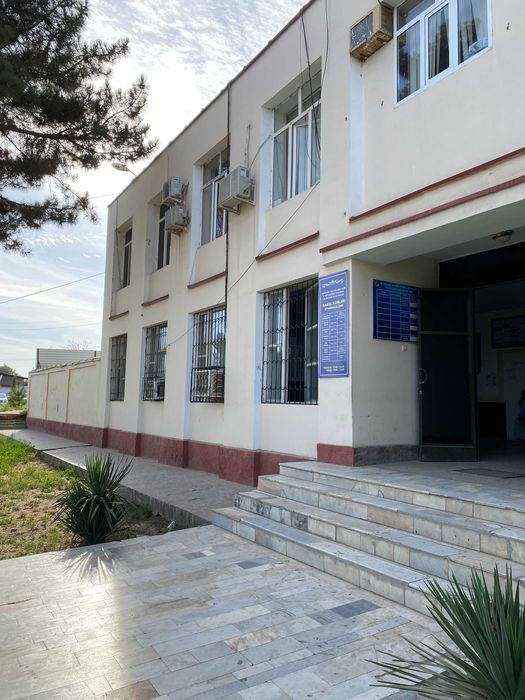 Двухэтажное здание в Чирчике, прямо у дороги!