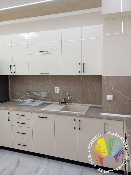 Дава се под наем Тристаен апартамент в Бургас, Изгрев - 85 кв.м за 816 € - Снимка #1