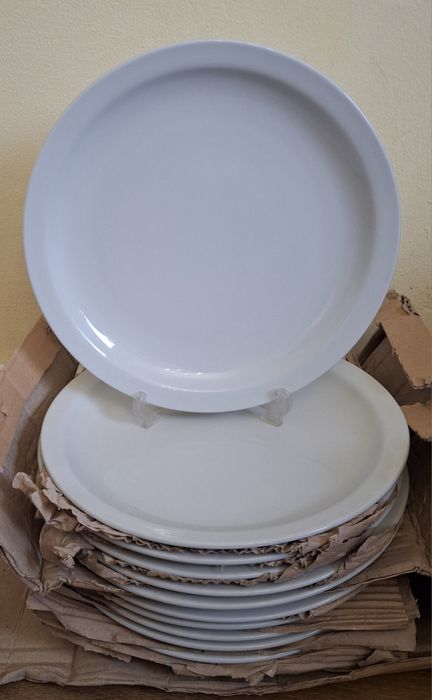 Плата,елипси,чинии, тежък, устойчив порцелан. 
1. Плата 30/ 20см.- 9бр