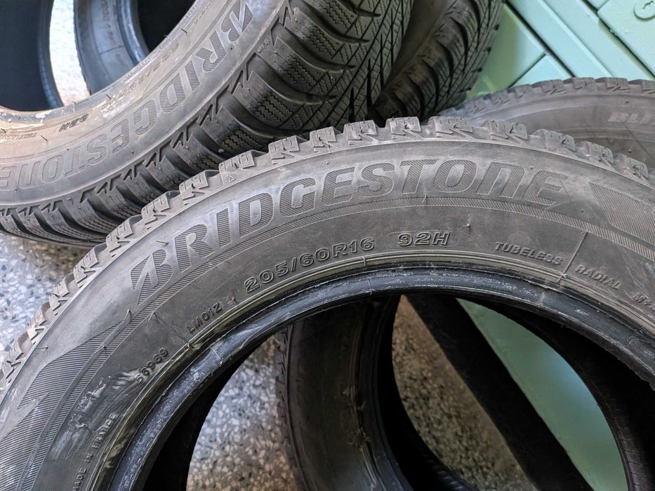 4бр. зимни гуми Bridgestone 205/60/16 DOT 2017