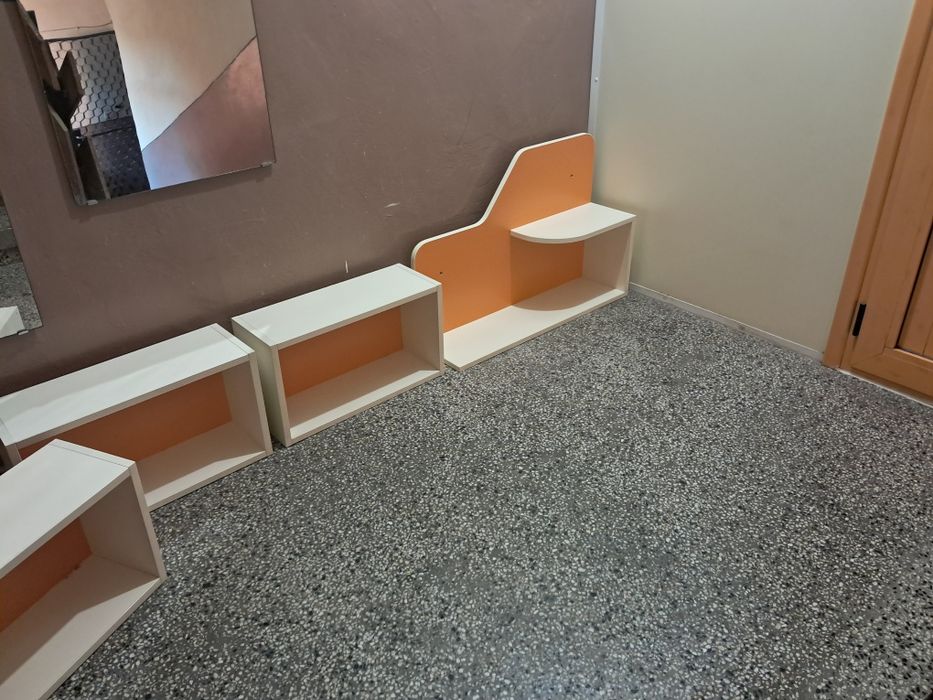 Етажерки за закачане на стена