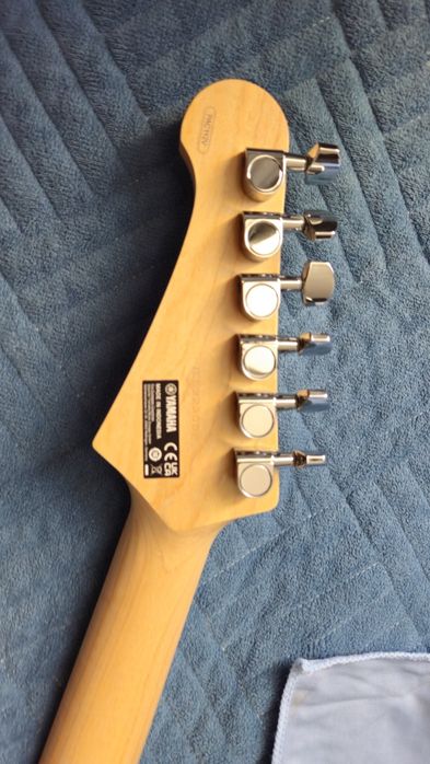 Yamaha Pacifica 112v (Black)