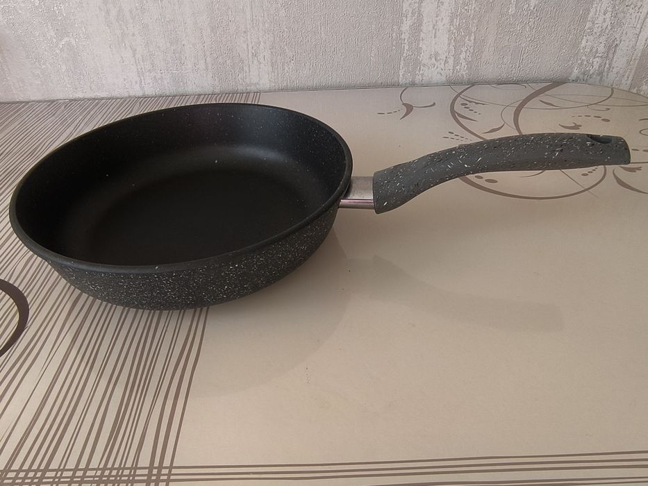 Антипригарная сковорода