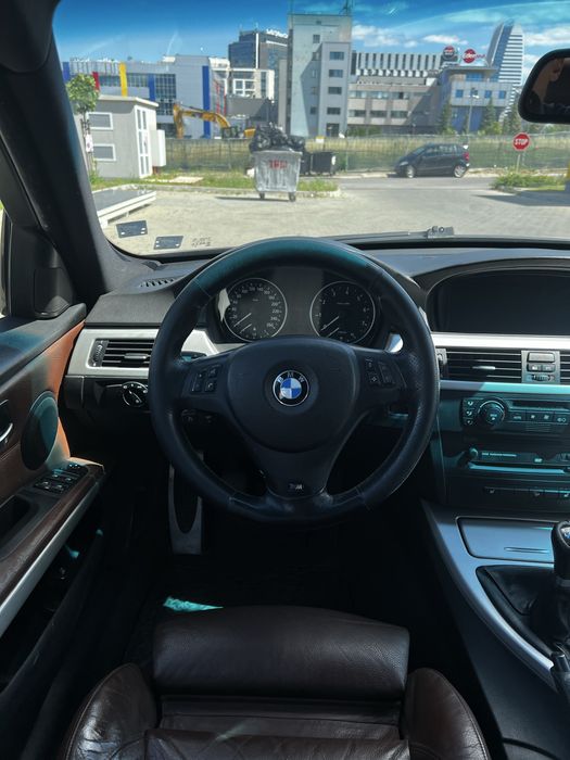 BMW 330  XI  E90