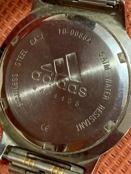 Часовник adidas