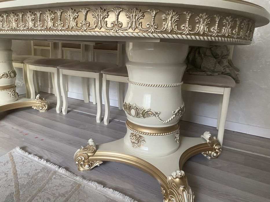 Стол белый для гостиной