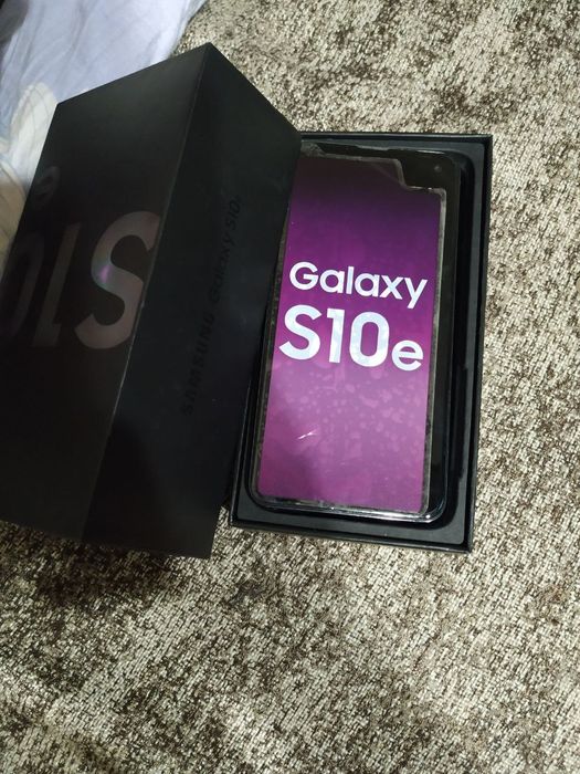 Продам телефон самсунг с 10е