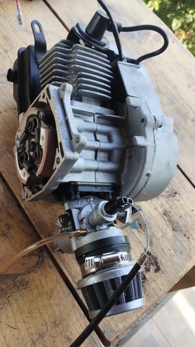 Vand motor pe benzina 49 c.c. pentru pocket bike.